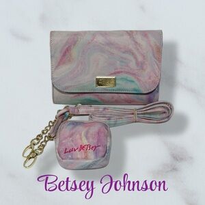 NWOT LUV BETSEY JOHNSON Foley Pastel Swirl Crossbody/Clutch with Ear Bud Case